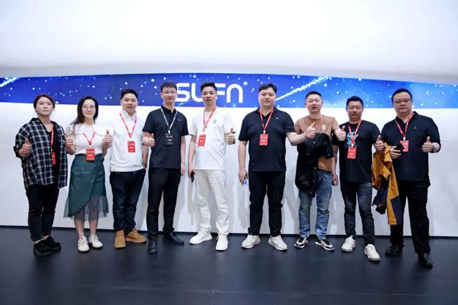 舰店曝光！创始人：坚持高投入研发！九游会j9ag三峰照明1300㎡旗(图14)